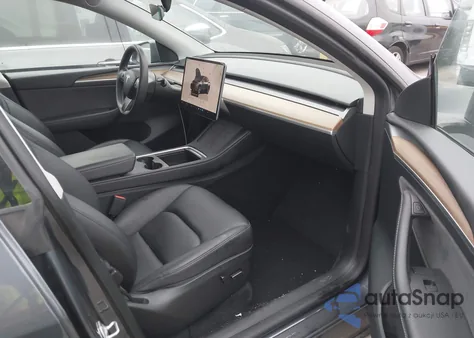 2023 Tesla Model Y Awd/Long Range Dual Motor All-Wheel Drive z USA, uszkodzony, nr VIN 7SAYGDEE6PF742993